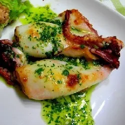 Calamares a la plancha en salsa verde